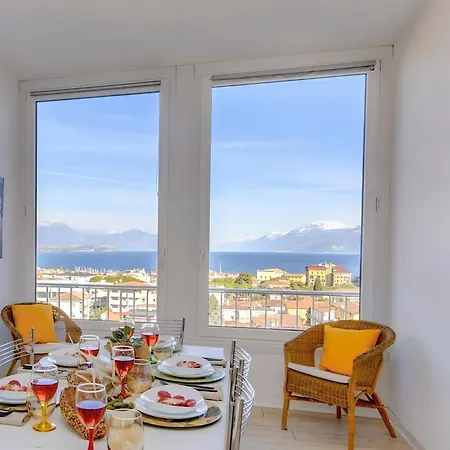 Desenzanoloft Official Partner Marriott Homes & - Window Of Family With Parking Spot Lejlighed *