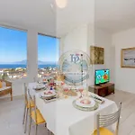 Appartement Window Of Family With Parking Spot Desenzanoloft Official Partner Homes & By Marriott Bonvoy *