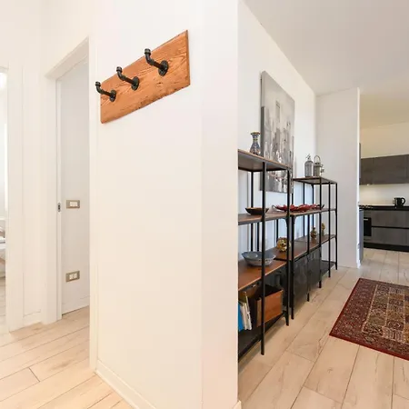 Apartment Desenzanoloft Official Partner Marriott Homes & - Window Of Family With Parking Spot *