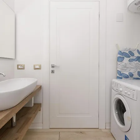 Apartamento Desenzanoloft Official Partner Marriott Homes & - Window Of Family With Parking Spot
