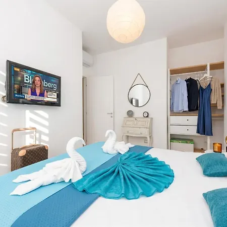 Window Of Family With Parking Spot Desenzanoloft Official Partner Homes & By Marriott Bonvoy