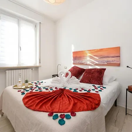 Window Of Family With Parking Spot Desenzanoloft Official Partner Homes & By Marriott Bonvoy Appartement