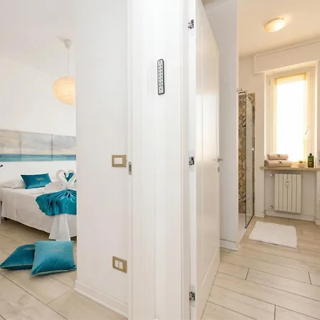 Window Of Family With Parking Spot Desenzanoloft Official Partner Homes & By Marriott Bonvoy * Desenzano del Garda