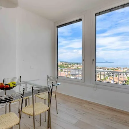 Apartamento Desenzanoloft Official Partner Marriott Homes & - Window Of Family With Parking Spot