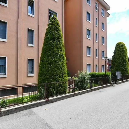 Desenzanoloft Official Partner Marriott Homes & - Window Of Family With Parking Spot Apartmán